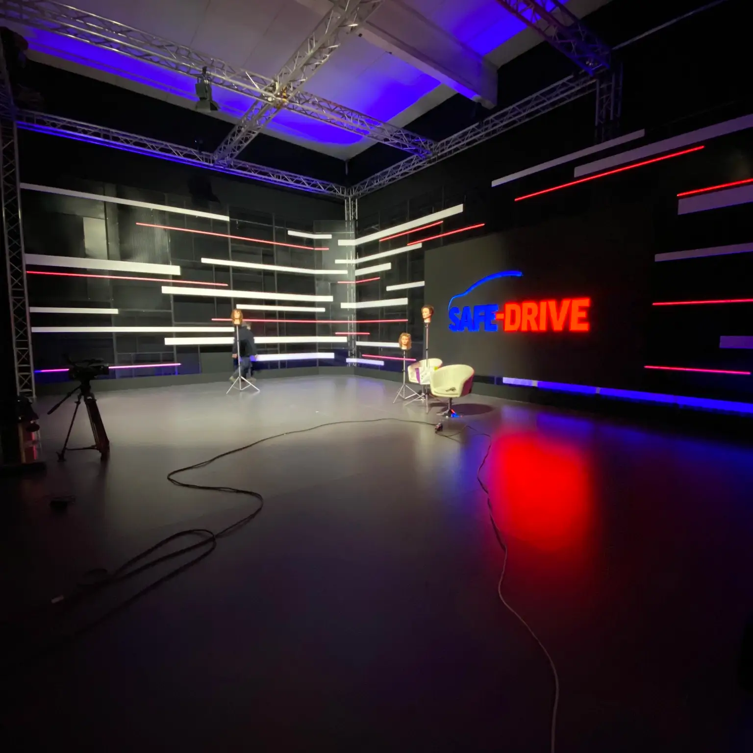 SET TELEVISIVO-zero studio_carosello 4